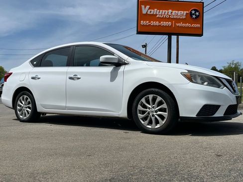 Used 2018 Nissan Sentra SV FWD image 1