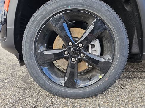 New 2025 Jeep Grand Cherokee L Altitude image 27