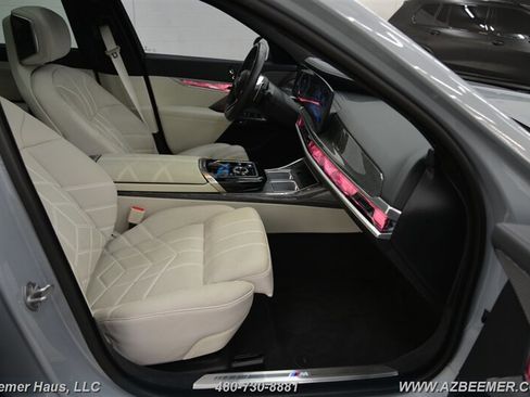 Used 2023 BMW 740i w/ Parking Assistance Package RWD image 15