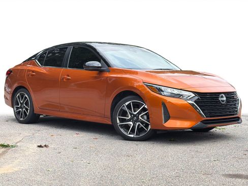 Used 2024 Nissan Sentra SR w/ SR Premium Package FWD image 2