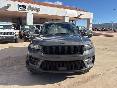 New 2025 Jeep Grand Cherokee Altitude image 2
