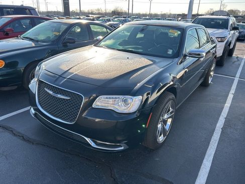 Used 2018 Chrysler 300 Limited image 10