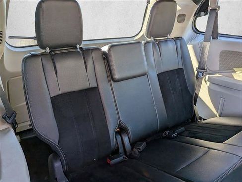 Used 2018 Dodge Grand Caravan SXT FWD image 17