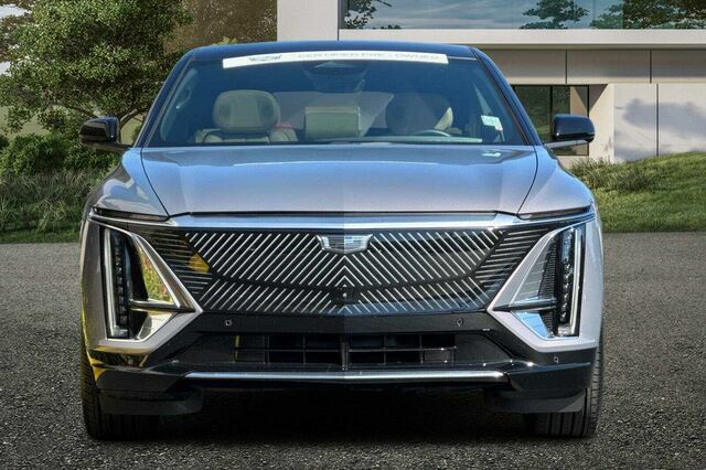 Certified 2024 Cadillac Lyriq Luxury w/ Nappa Leather Package AWD/4WD image 9