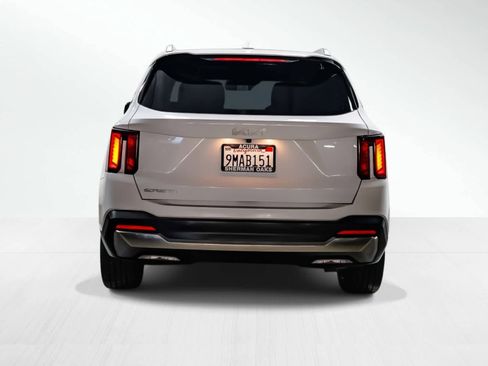 Used 2024 Kia Sorento EX w/ Panoramic Sunroof Package image 4