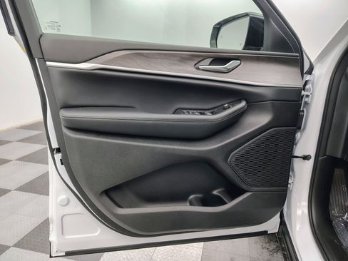 New 2026 Jeep Grand Cherokee L 4WD image 16