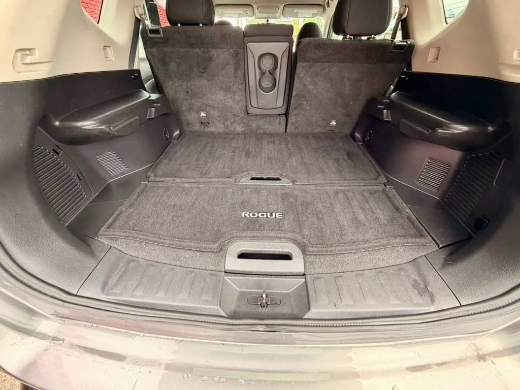Used 2018 Nissan Rogue SV w/ Premium Package AWD/4WD image 8