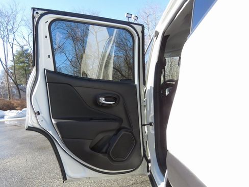 Used 2023 Jeep Renegade Latitude image 18