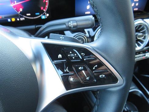 Used 2025 Mercedes-Benz GLA 250 4MATIC image 12