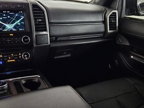 Used 2018 Ford Expedition XLT w/ Equipment Group 202A RWD image 11