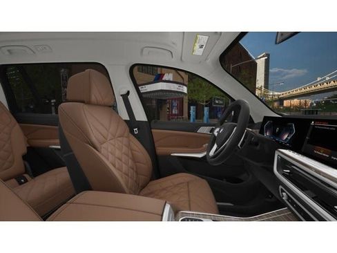 Used 2026 BMW X7 xDrive40i w/ Climate Comfort Package image 9