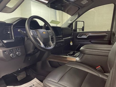 Used 2025 Chevrolet Silverado 2500 LT w/ Leather Package image 6