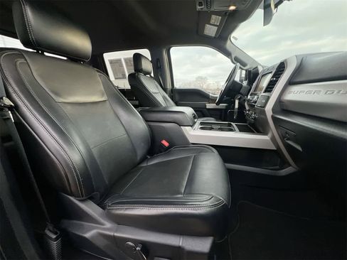 Used 2019 Ford F350 Lariat w/ Chrome Package image 22