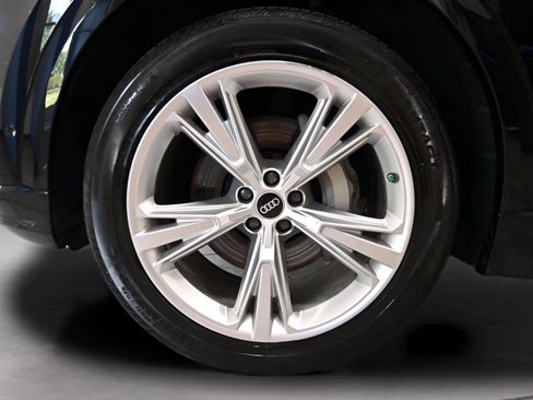 Used 2023 Audi Q8 Prestige AWD/4WD image 36