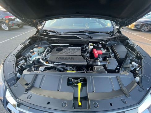 Used 2025 Nissan Rogue SV image 33