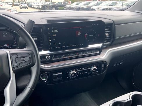 Used 2025 GMC Sierra 1500 SLT image 7