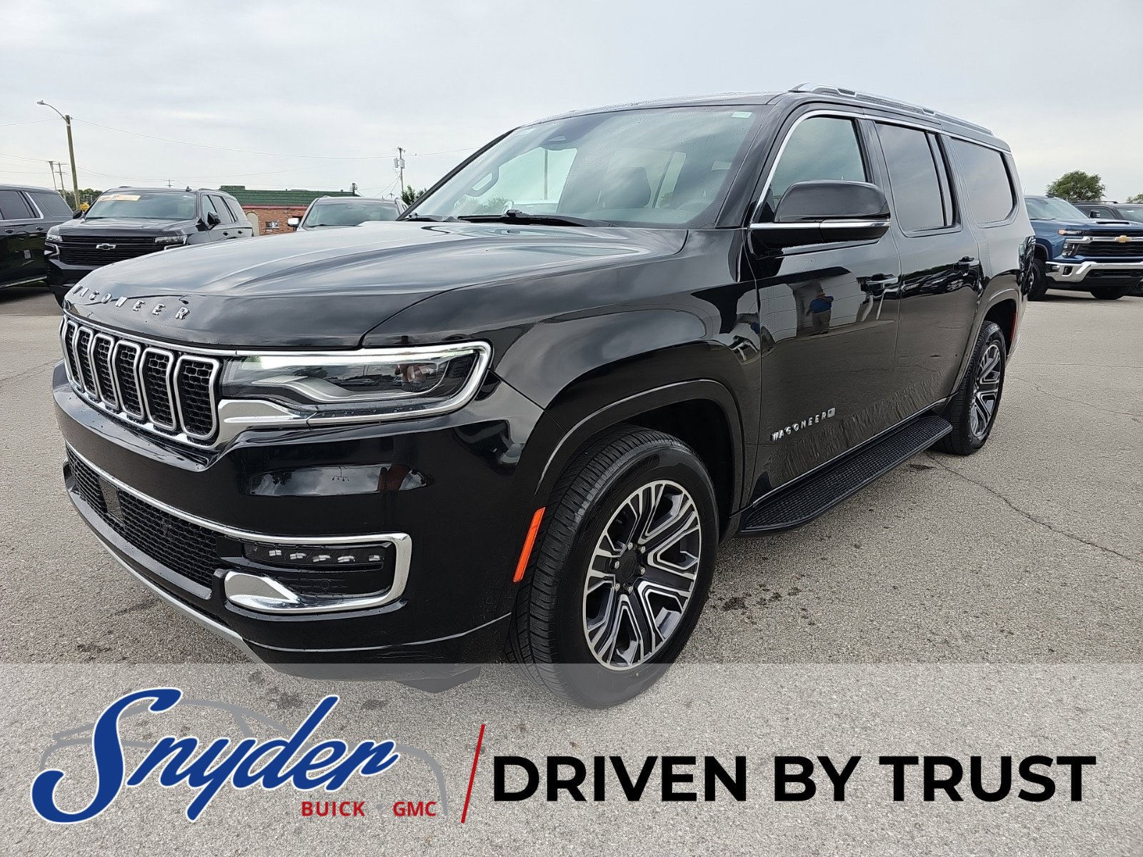 Used 2024 Jeep Wagoneer L Series II w/ Flexible Seating Group AWD/4WD image 4