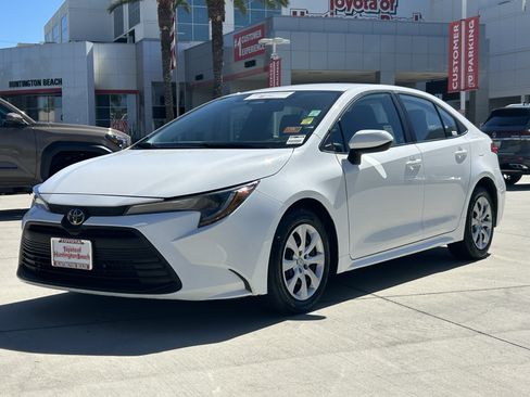 Certified 2025 Toyota Corolla LE FWD image 5