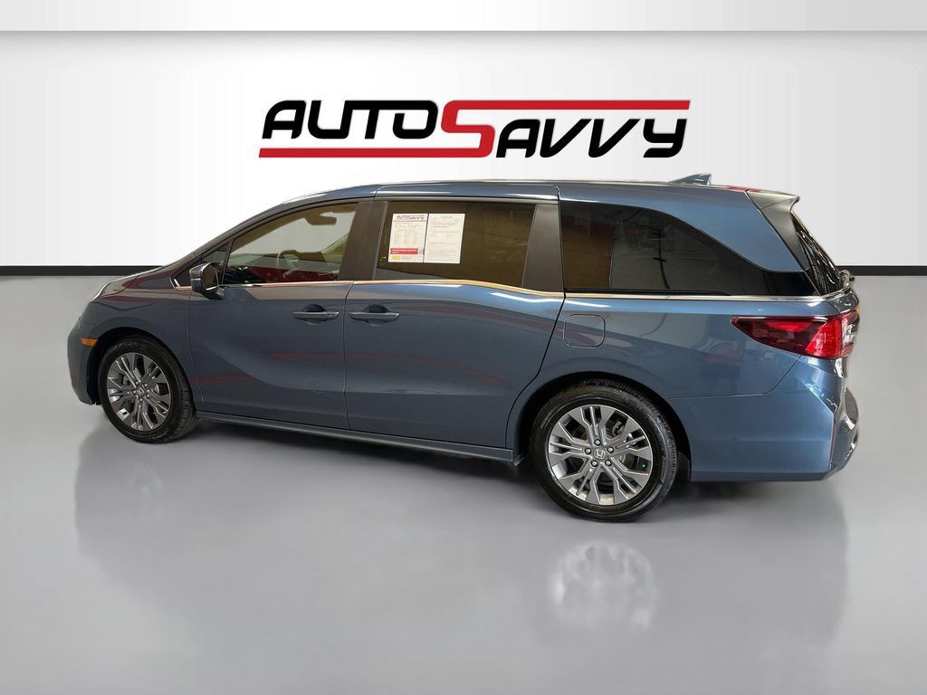 Used 2025 Honda Odyssey Touring image 4
