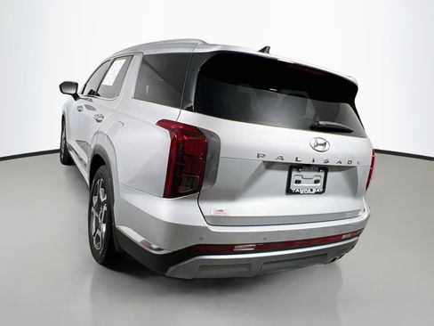 Used 2024 Hyundai Palisade Limited FWD image 8