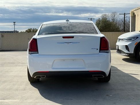 Used 2019 Chrysler 300 S image 7