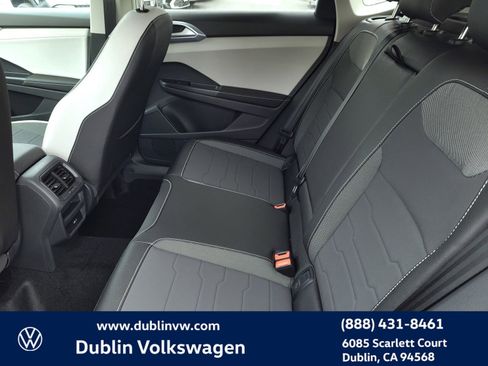 New 2025 Volkswagen Taos SE image 10