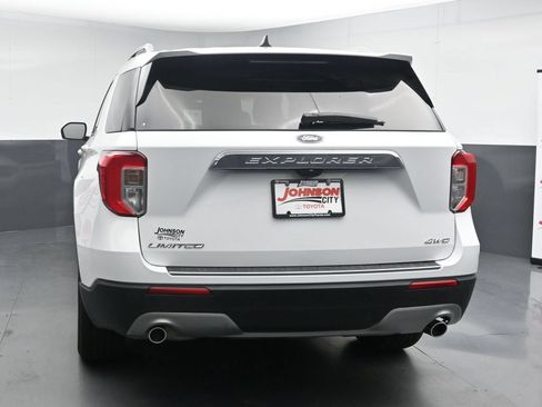 Used 2023 Ford Explorer Limited AWD/4WD image 7