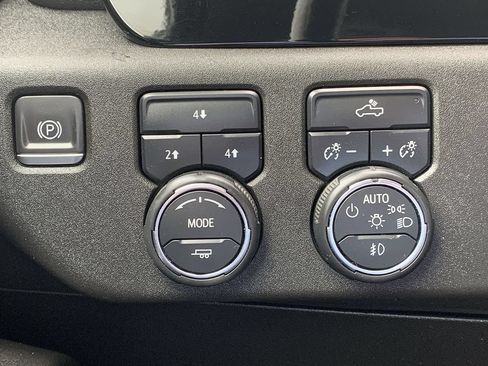 Used 2024 Chevrolet Silverado 2500 LT w/ Convenience Package AWD/4WD image 17