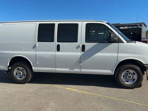 Used 2024 GMC Savana 2500 w/ Driver Convenience Package RWD image 2