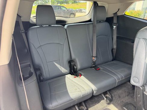 Used 2019 Buick Enclave Essence AWD/4WD image 14