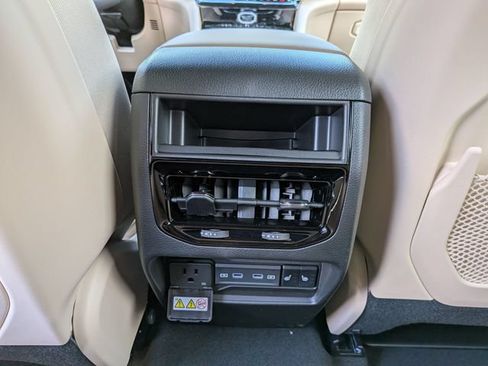 New 2026 Jeep Grand Cherokee Limited AWD/4WD image 14