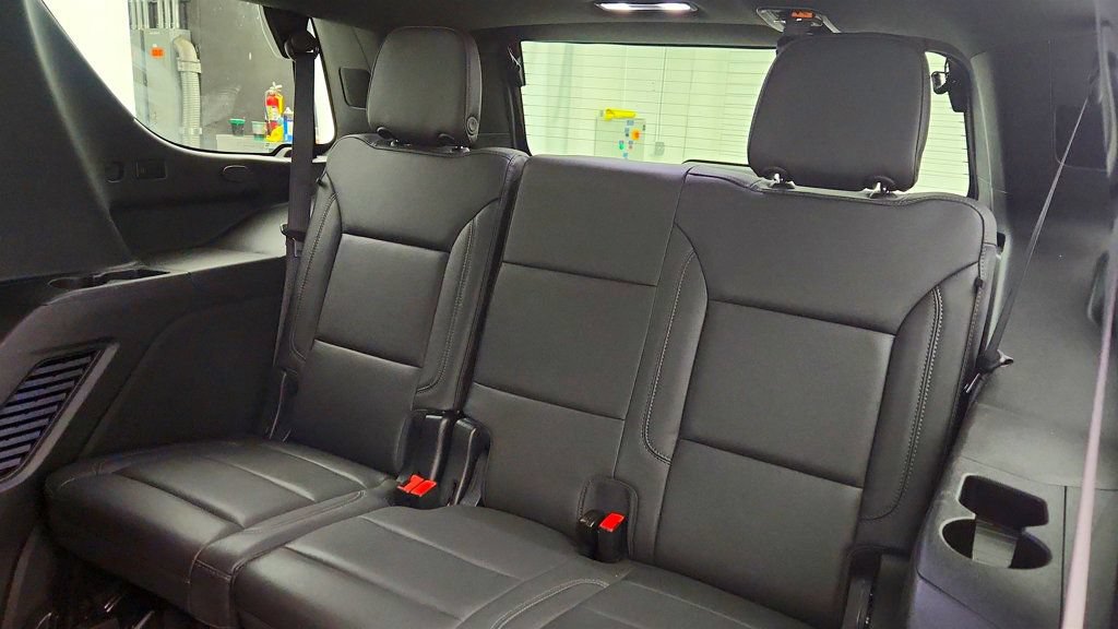 Used 2023 Chevrolet Tahoe Z71 w/ Luxury Package AWD/4WD image 23