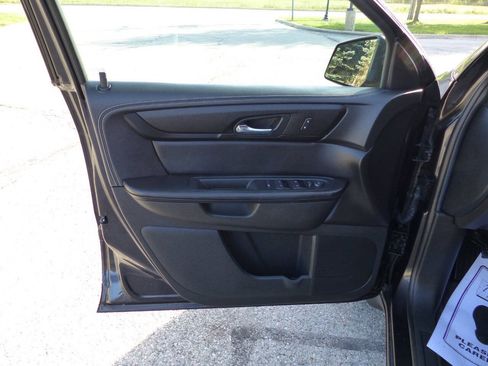 Used 2016 Chevrolet Traverse LT FWD image 19