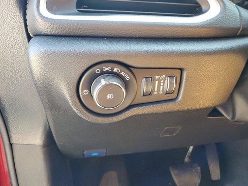 Used 2023 Chrysler Pacifica Pinnacle w/ Trailer Tow Group AWD/4WD image 23