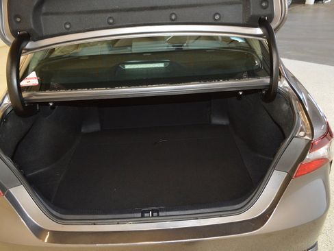 Used 2022 Toyota Camry SE image 13