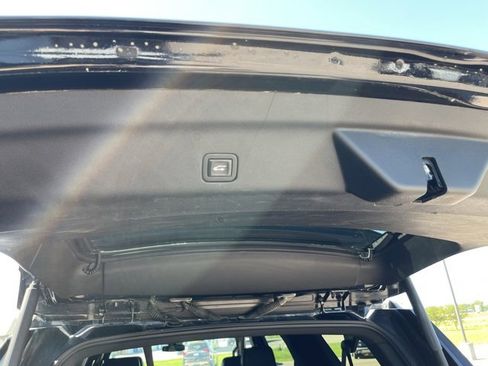 Used 2023 Chevrolet Suburban RST image 12