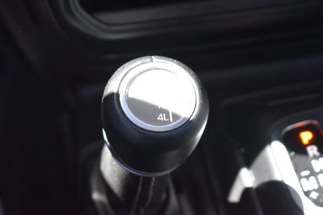 Used 2018 Jeep Wrangler Unlimited Sahara AWD/4WD image 28