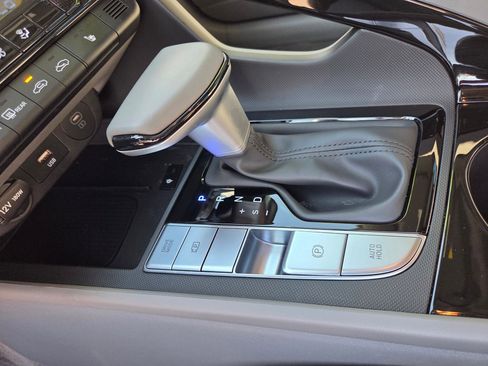 Certified 2025 Hyundai Elantra SEL image 13