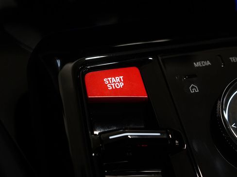 Used 2025 BMW M5 Touring image 27