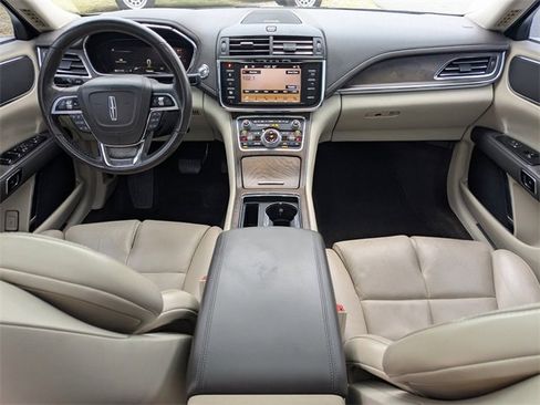 Used 2018 Lincoln Continental Select image 15