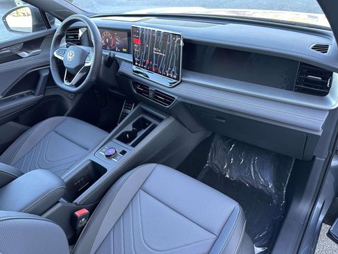 New 2026 Volkswagen Tiguan SE R-Line image 13