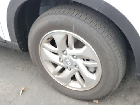 Used 2025 Hyundai Venue SE image 4