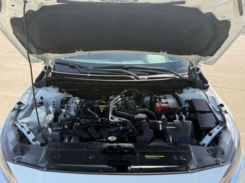 Used 2025 Nissan Altima 2.5 SV FWD image 33