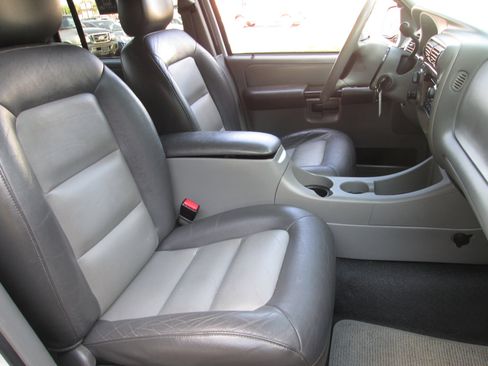 Used 2003 Ford Explorer Sport Trac XLT image 28