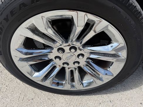 Used 2019 Cadillac Escalade Premium Luxury w/ LPO, Radiant Package AWD/4WD image 15