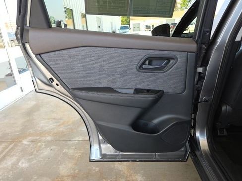 Used 2021 Nissan Rogue S FWD image 38