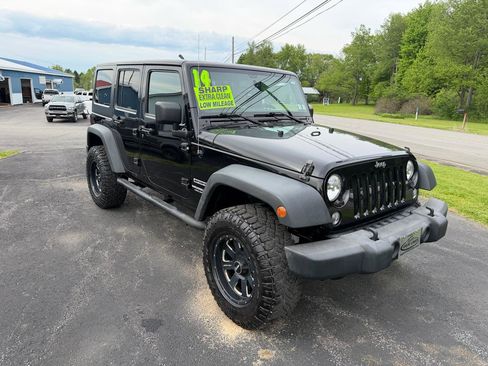Used 2014 Jeep Wrangler Unlimited Sport w/ Quick Order Package 24S AWD/4WD image 3