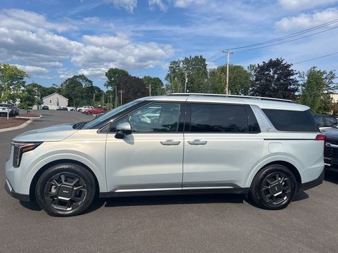 Used 2025 Kia Carnival SX image 2