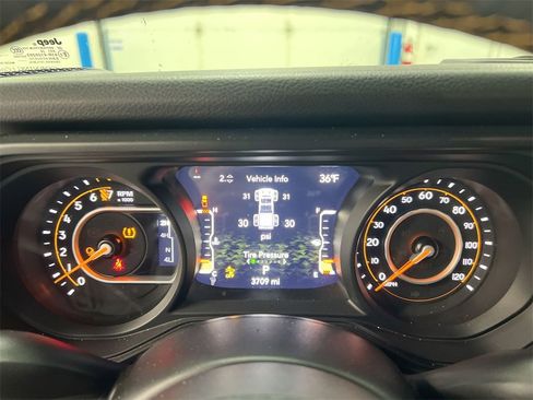 Used 2024 Jeep Gladiator Sport image 11