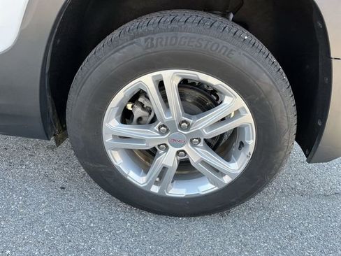 Used 2024 GMC Terrain SLE image 19